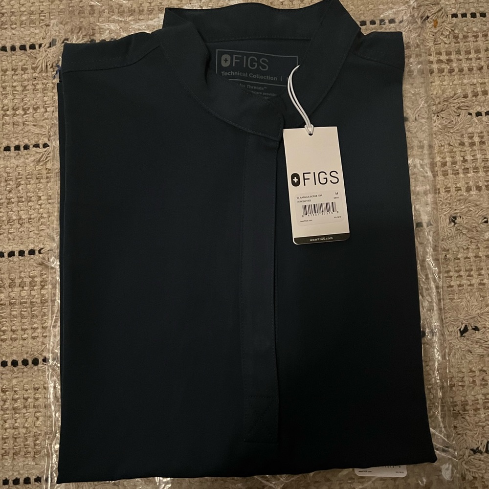 Size M Dark Harbor Rafaela Oversized Scrub Top
